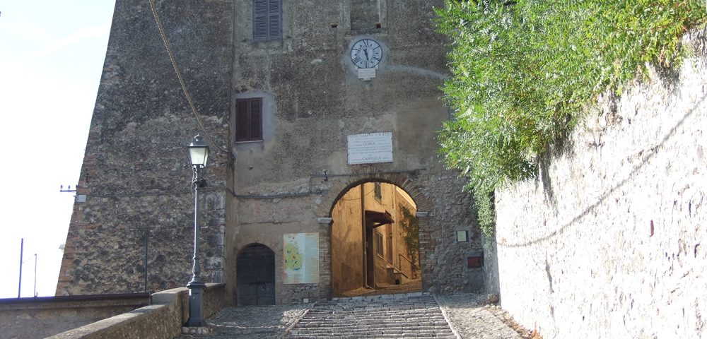 Entrance arch into Casperia