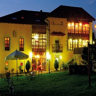 Grado (Rodiles) – Palacio Fernández Heres (dinner, B&B) Grado (Rodiles) – Palacio Fernández Heres (dinner, B&B)