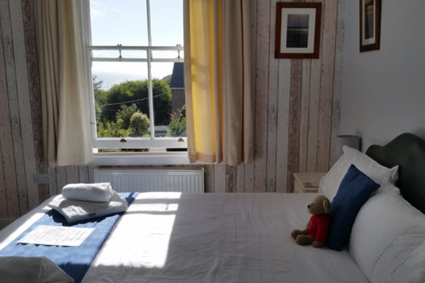 Porthcurno – Seaview House (B&B)