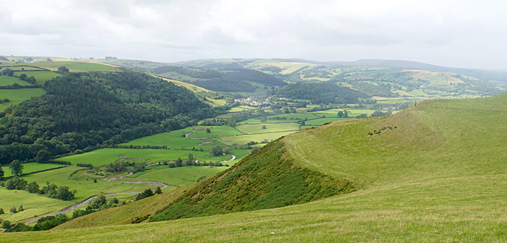 The Teme valley near Knighton  (photo: Bill Boaden - cc-by-sa/2.0)