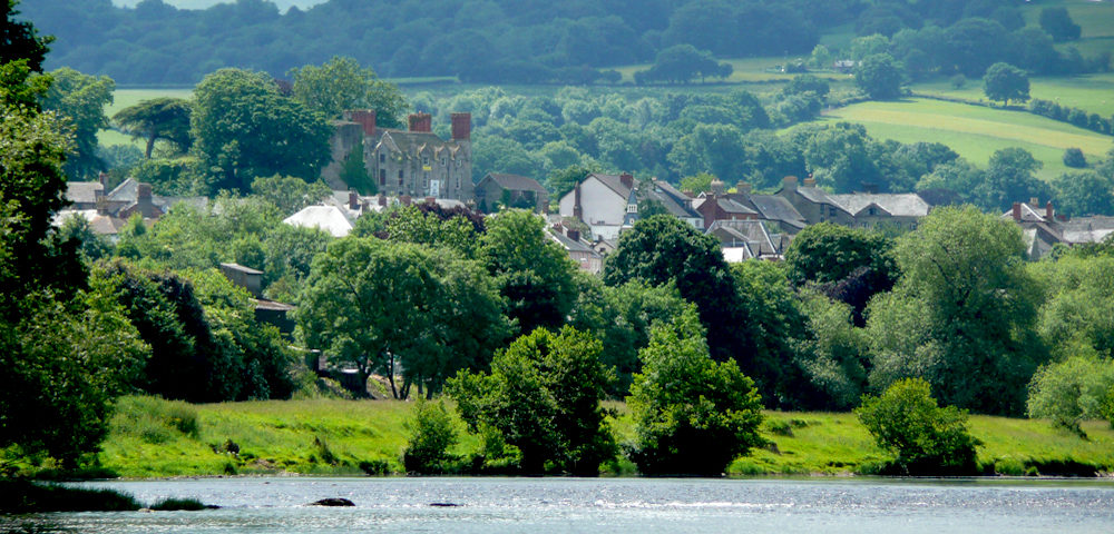 Hay-on-Wye looks onto the river (photo: Eric Pugh - cc-by-sa/2.0)