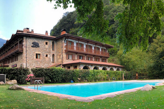 Cosgaya – Hotel del Oso (dinner, B&B)