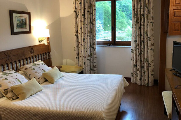 Cosgaya – Hotel del Oso (dinner, B&B)