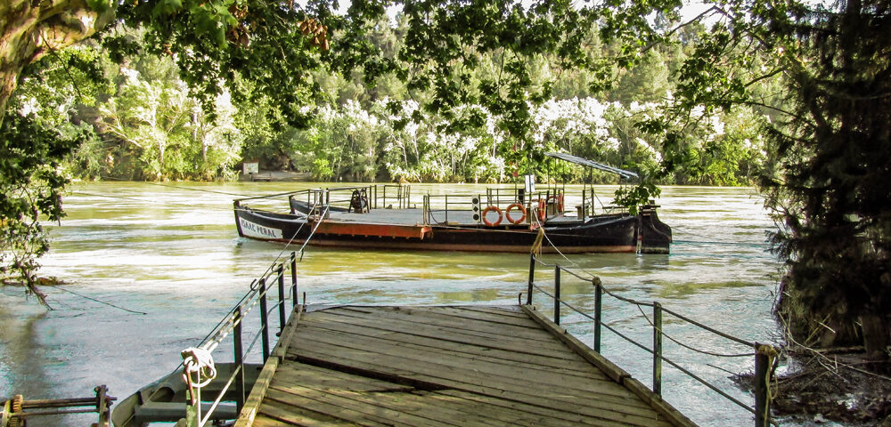 The vintage ferry at Miravet