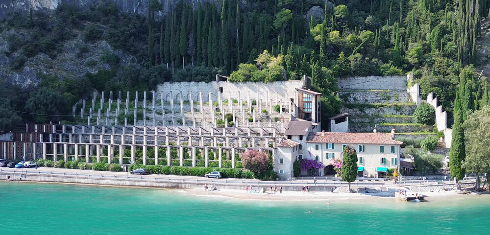 Lakeside limonaia (lemon house)