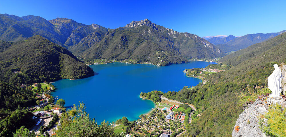 Walk round scenic Lake Ledro